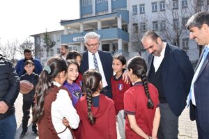 Müdür Ciğer, okul ziyaretlerinde