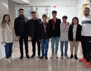 ÇOCUKLAR SATRANÇ TURNUVASI DÜZENLENDİ