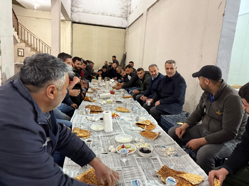 Sahurda hal esnafıyla buluştular