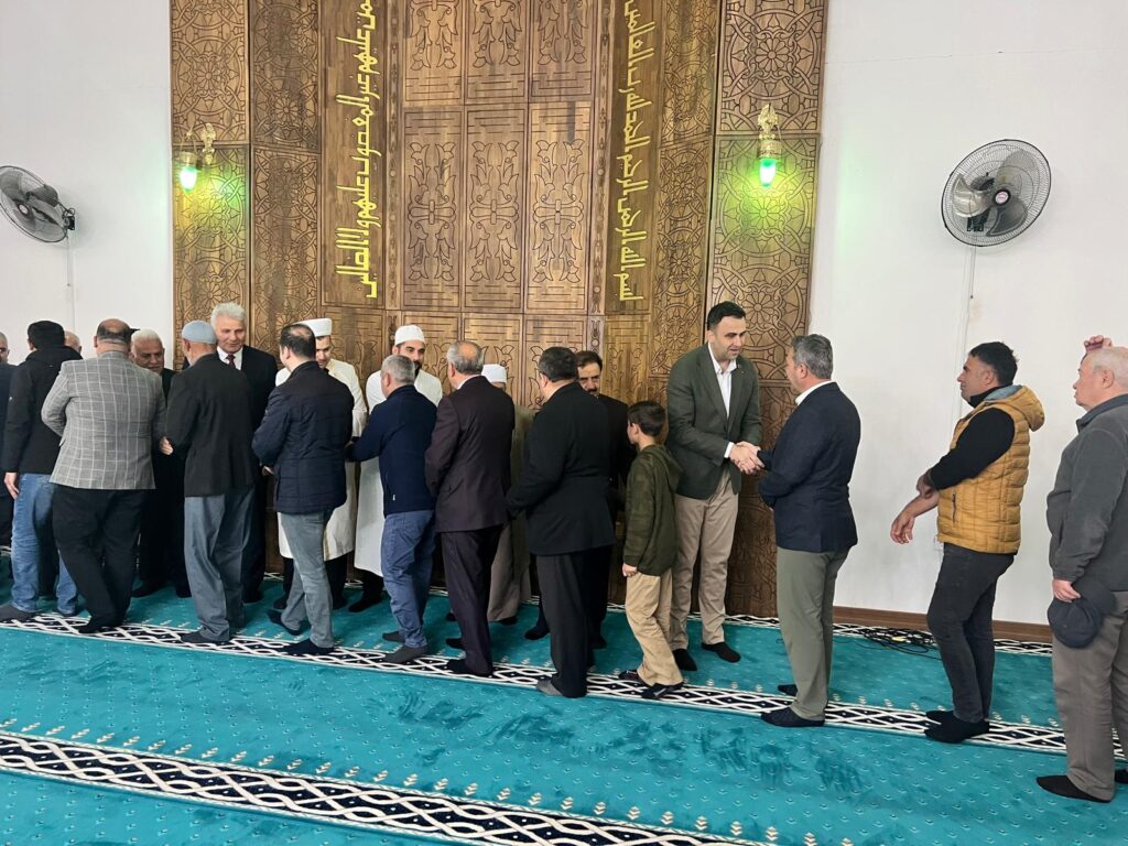 Bayramı camide kutladı