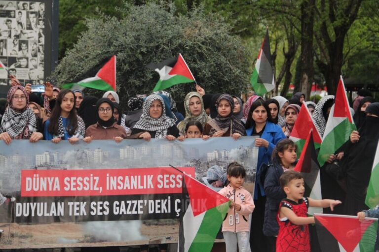 Gazze için oturma eylemi!