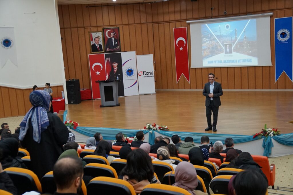 Üniversitede ham petrol ve akaryakıt konferansı