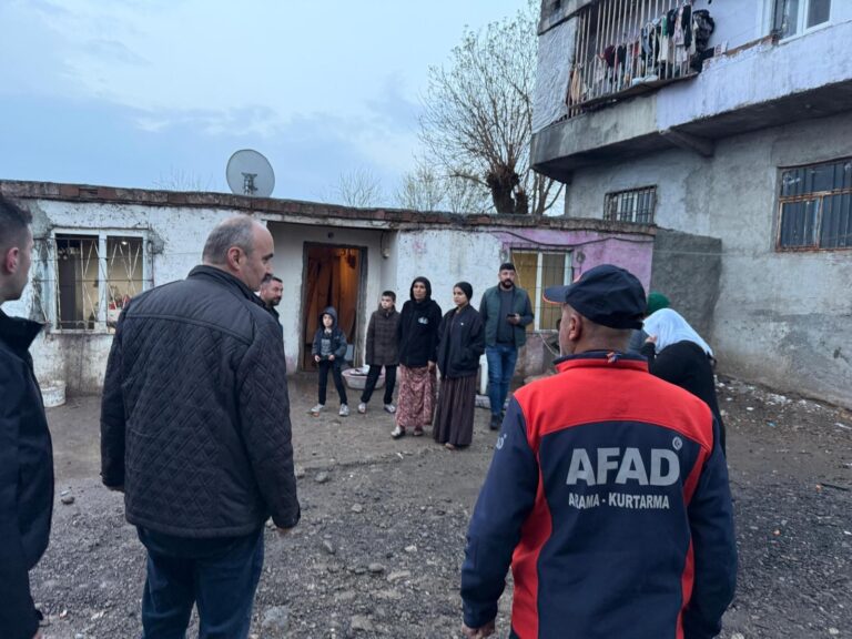 Yağışlardan etkilenen bölgelerde incelemede bulundu