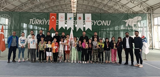 ‘TBMM 23 NİSAN TENİS ÇOCUK ŞENLİĞİ’ TAMAMLANDI