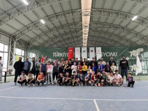 ATATÜRK ORTAOKULUNDAN TENİSTE ÇİFTE ŞAMPİYONLUK