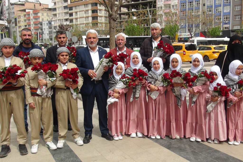 Mevlid-i Nebi etkinliğine güllü davet