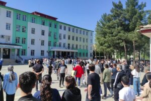 Öğrenciler bursluluk için ter döktü