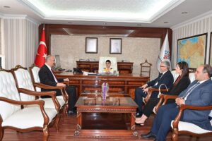 Valilik koltuğuna oturdu, projelerini açıkladı