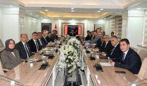 VALİ CANALP KAYMAKAMLARI TOPLADI