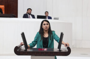 “YOKSUL KENTTE LÜKS FESTİVALLER YAPILIYOR”