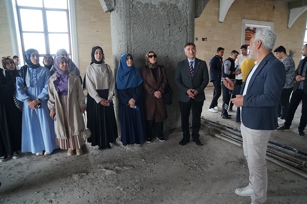 İSLAMİ İLİMLER FAKÜLTESİ ÖĞRENCİLERİNDEN ÜNİVERSİTE CAMİSİNE ZİYARET