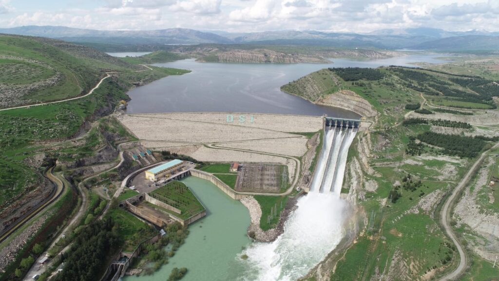 Bu Sulara Girmek Tehlikeli!