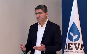 “Siyasi tarih, kendi iktidarını sonsuz zanneden partiler ve liderlerle doludur”