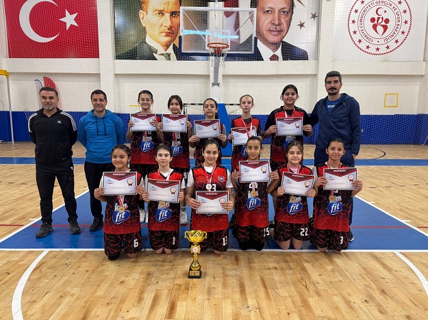 HEM SPORTİF HEM AKEDEMİK ALANINDA BAŞARILI OKU
