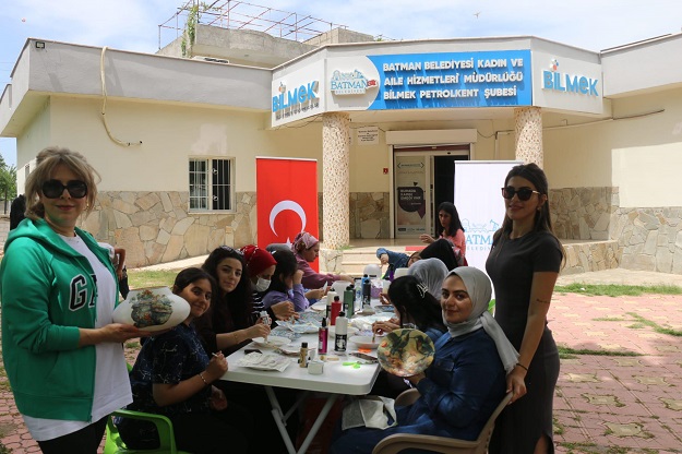 BELEDİYEDEN ANNELER GÜNÜ’NE ÖZEL GERİ DÖNÜŞÜM ATÖLYESİ