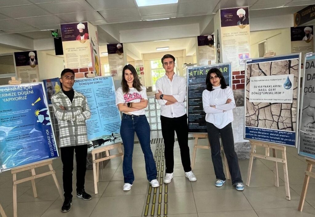 CEZERİ ANADOLU LİSESİ’NDEN GERİ DÖNÜŞÜM SEFERBERLİĞİ