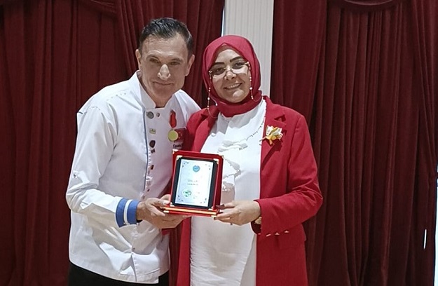 NUR DELİCE, “YILIN ANNESİ” SEÇİLDİ