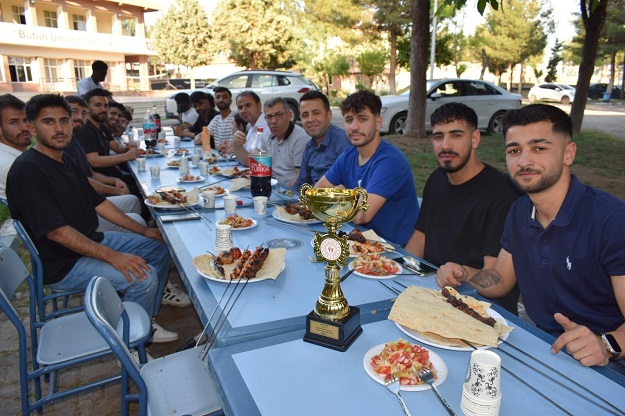 FUTBOL TAKIMINA MANGAL KEYFİ…