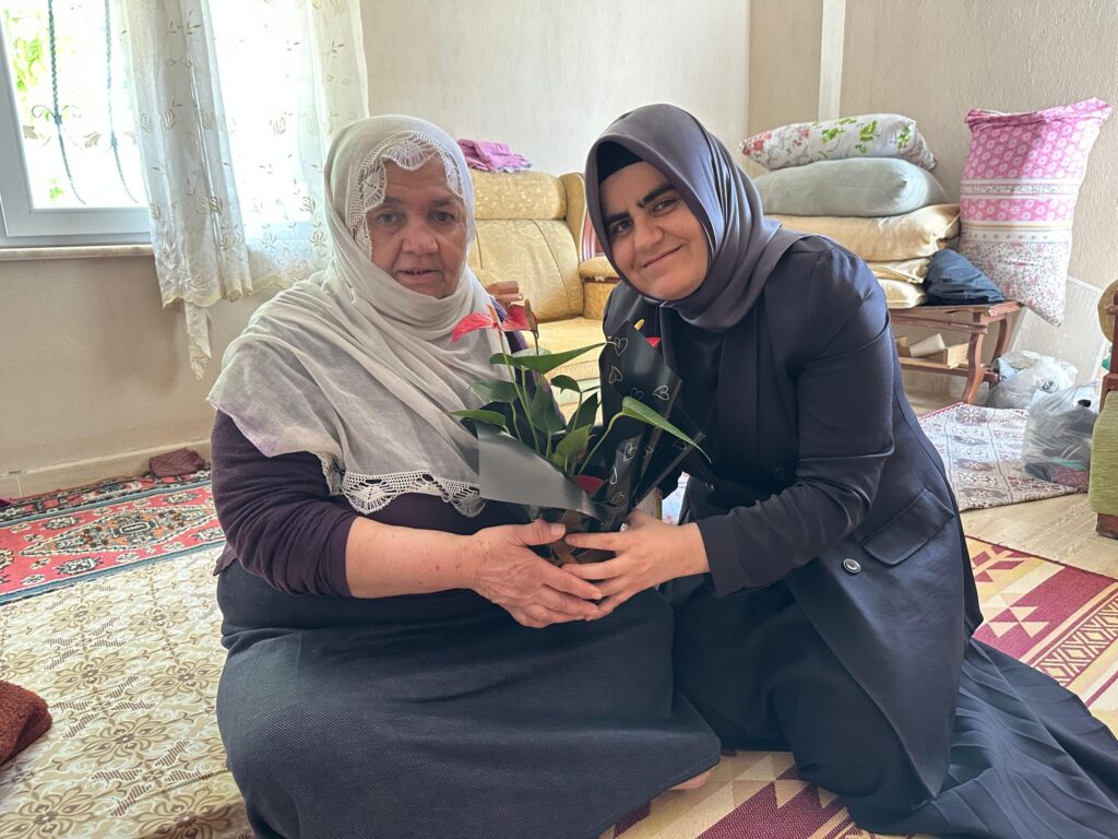 AK Parti Kadın Kolları’ndan Anlamlı Ziyaret