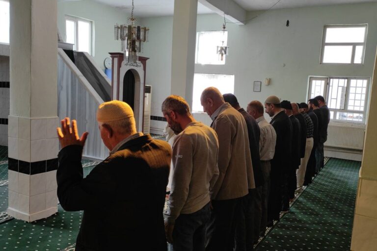 Borç nedeniyle camilerin elektriği kesildi