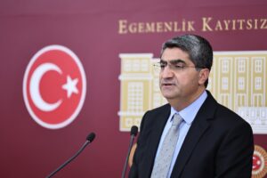 “FAİZ VE KUR KONTROLÜNE BİR GECEDE MİLYARLAR AKITIYOR, DON MAĞDURU ÇİFTÇİYE HÂLÂ TEK KURUŞ ÖDEME YOK”
