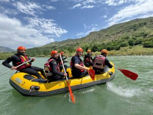 Garzan çayında ‘rafting’ yaptı