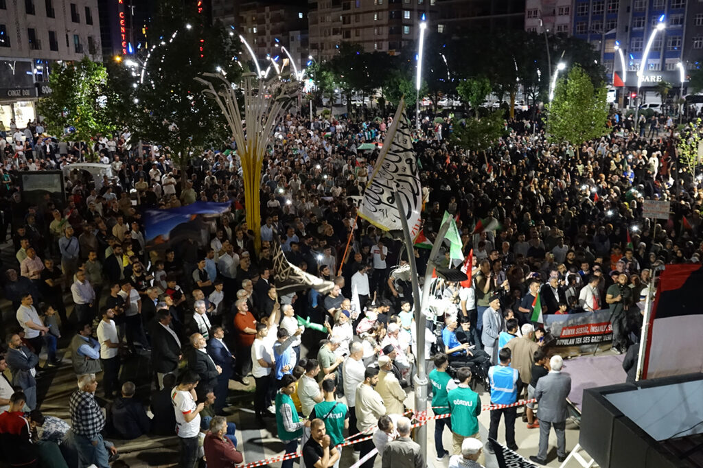 Gazze için onbinler sokağa döküldü