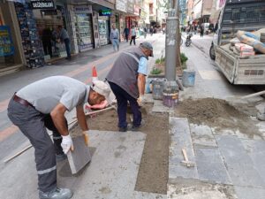 Kaldırımlarda onarım çalışmaları
