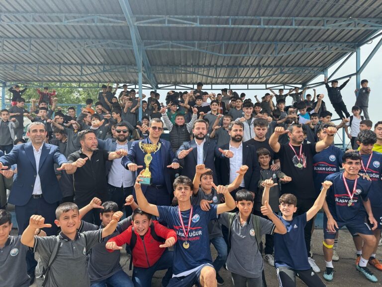 Liselerarası futbol turnuvası sona erdi