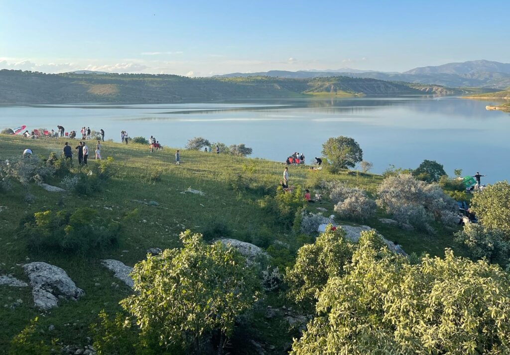 TABİAT PARKI DOLUP TAŞIYOR