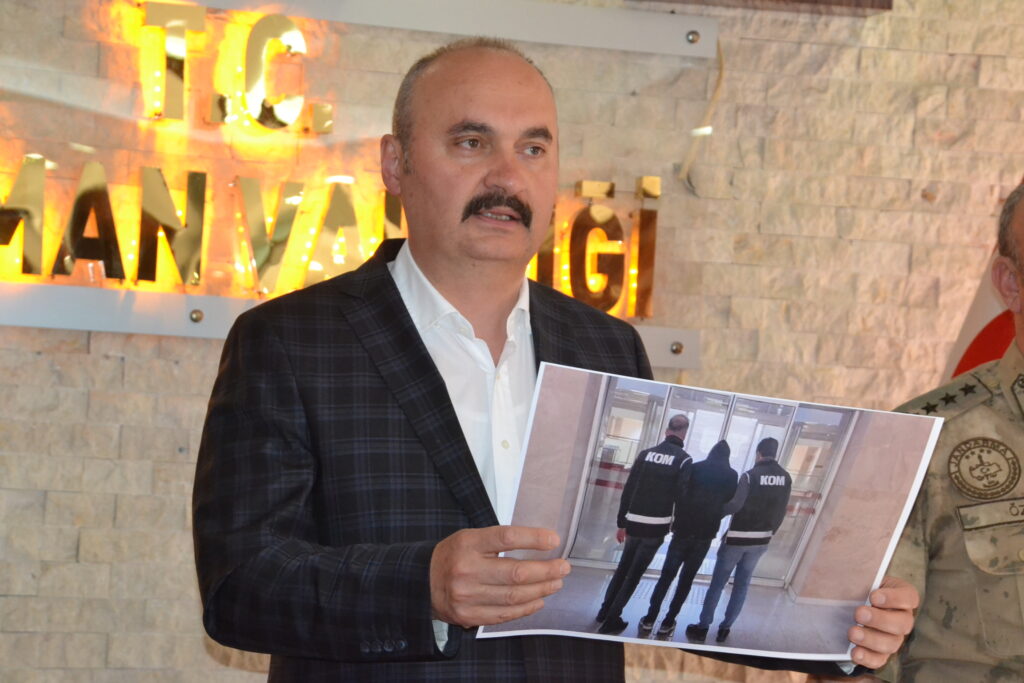 727 FİRARİ YAKALANDI