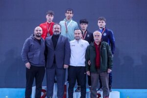 SPOR BİLİMLERİ FAKÜLTESİ ÖĞRENCİLERİNDEN RAKİPLERİNE TUŞ