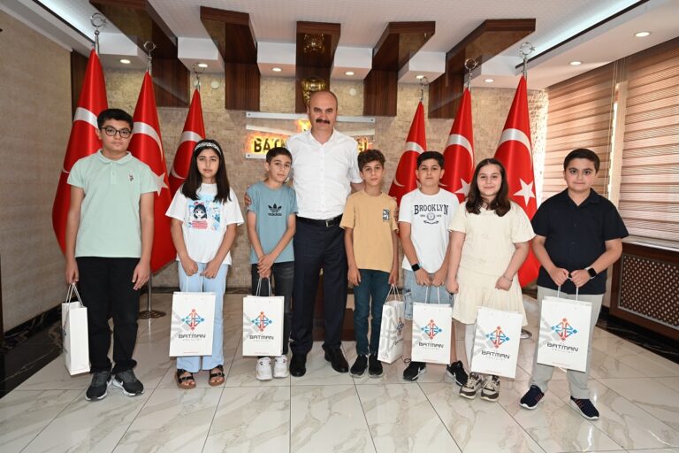 Vali Canalp, şampiyonları ağırladı