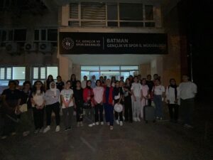 BATMANLI GENÇLER ÜCRETSİZ TATİL YAPIYOR