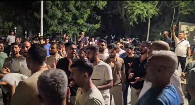 Gece yürüyüşüyle ses yükselttiler