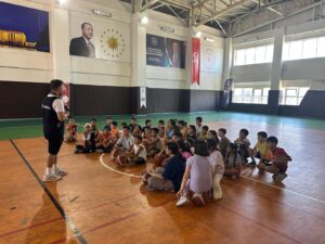 SPOR SALONLARI BASKETBOLCULARLA DOLUP TAŞIYOR