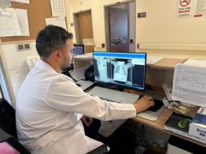 15 Aylık Bebek Acil Operasyon ile Hayata Tutundu