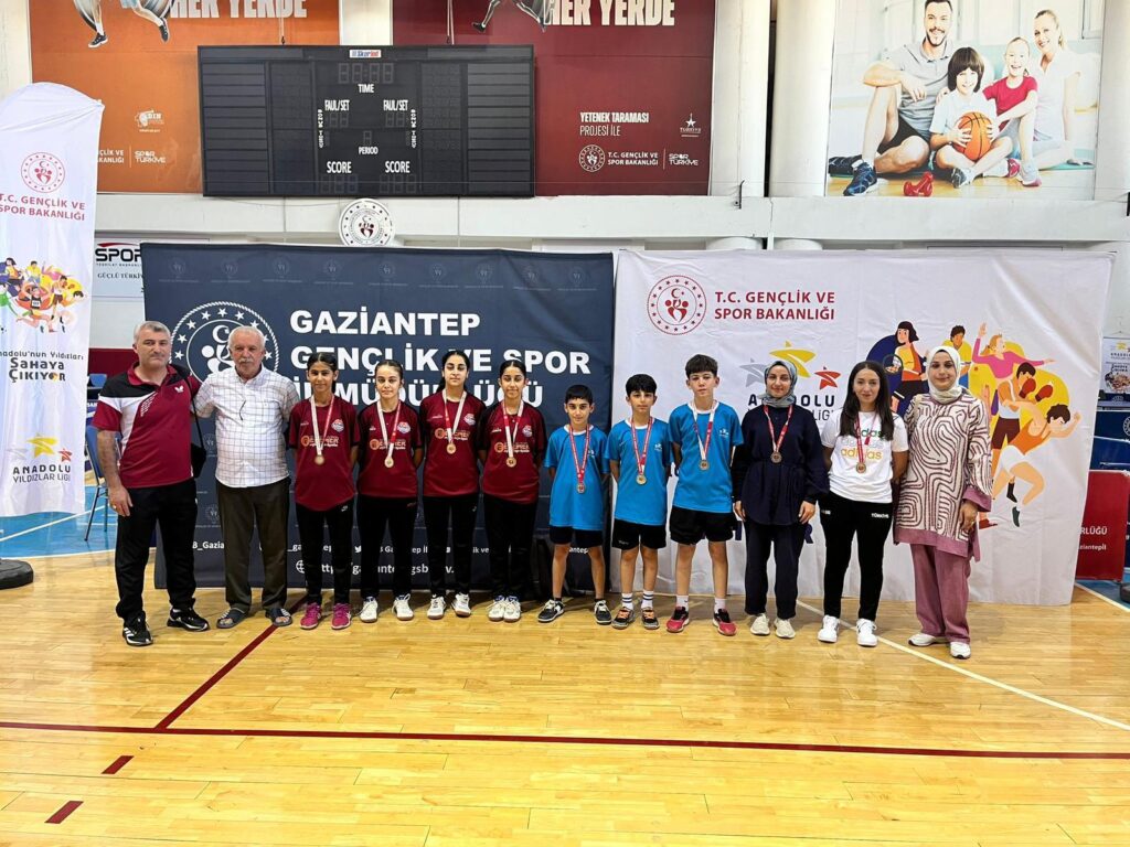 MASA TENİSİNDE 2 TAKIMLA FİNALDEYİZ