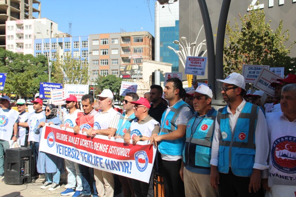 “YETERSİZ TEKLİFE HAYIR! GELİRDE ADALET, ÜCRETTE DENGE İSTİYORUZ”