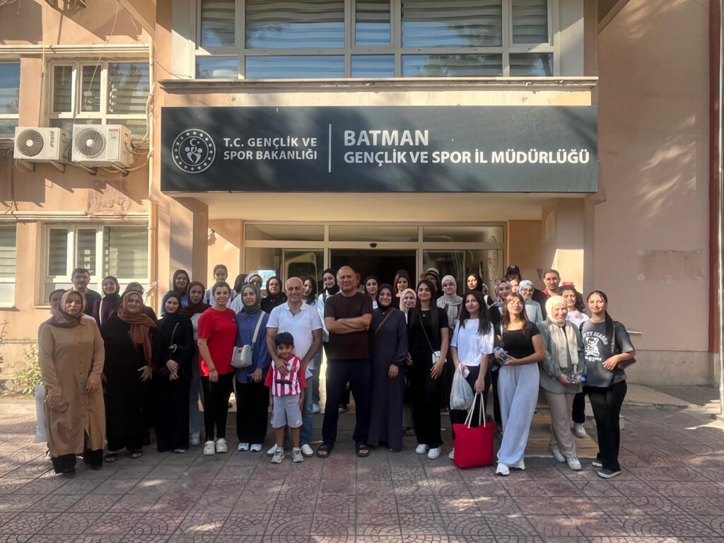 GENÇ KIZLAR KIRŞEHİR AHI EVRAN GENÇLİK KAMPI’NA UĞURLANDI