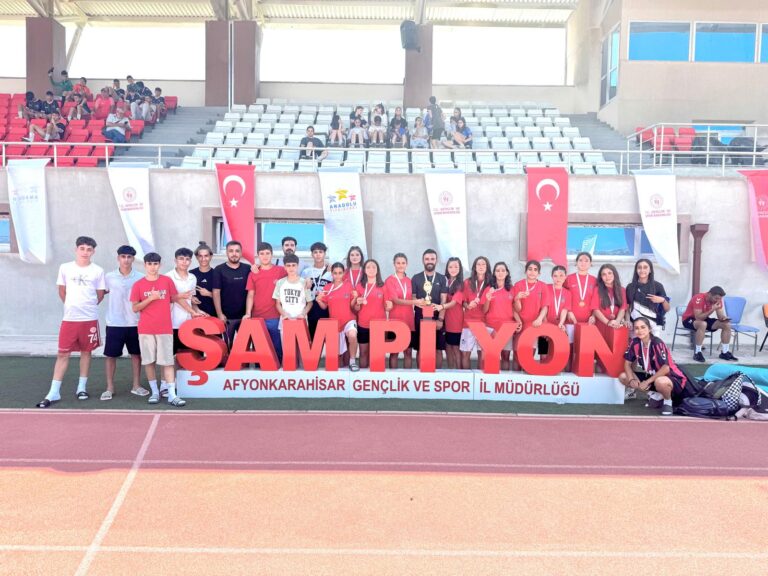 FUTBOLDA GOL YEMEDEN ÇİFTE ŞAMPİYONLUK