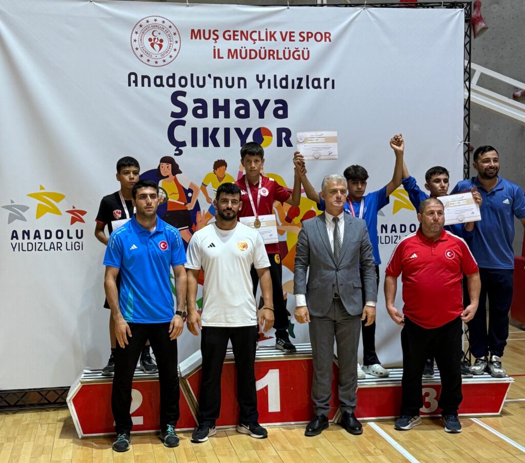 GÜREŞÇİLERİMİZ MİNDERİ RAKİPLERİNE DAR ETTİ