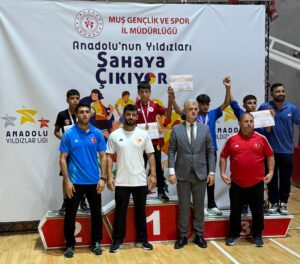 GÜREŞÇİLERİMİZ MİNDERİ RAKİPLERİNE DAR ETTİ