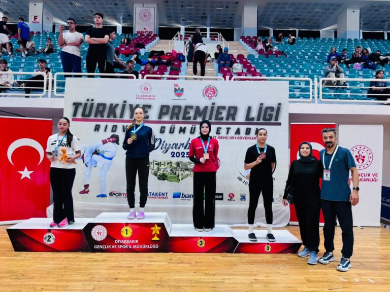 KARATE TÜRKİYE ŞAMPİYONASINDAN DERECELER GELDİ