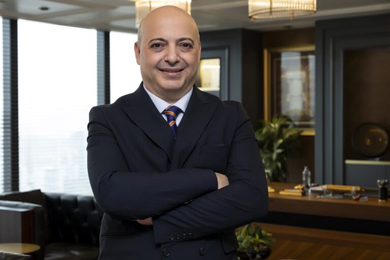 GEBELİKTE GÖZ ARDI EDİLEN TEHLİKE: DİŞ ETİ HASTALIKLARI ERKEN DOĞUMA YOL AÇABİLİYOR!