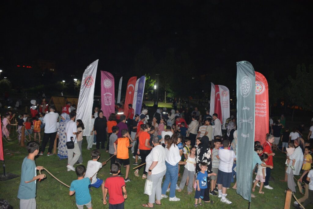 Çocuklar Millet Bahçesi’nde Gönüllerince Eğlendi