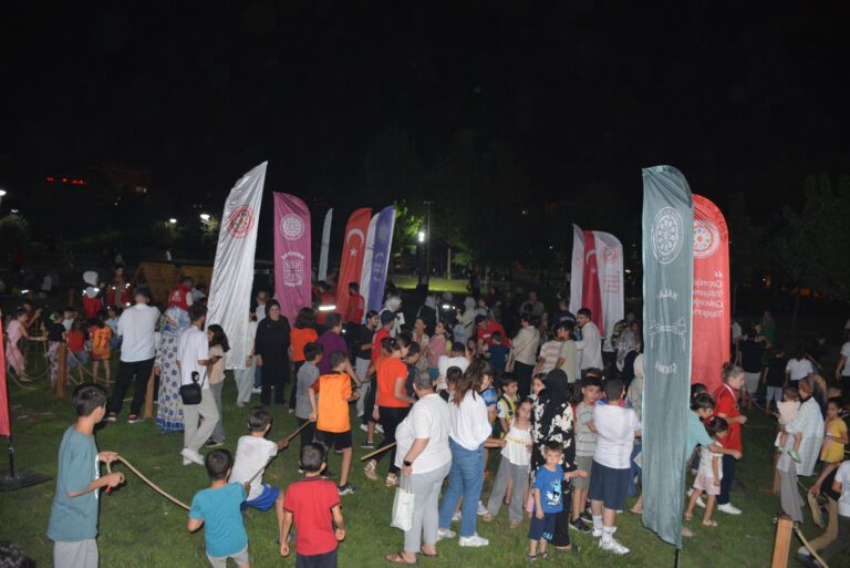 Çocuklar Millet Bahçesi’nde Gönüllerince Eğlendi