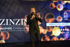 Gönüllerin Efendisi raflarda…