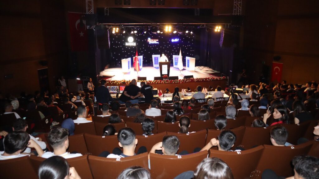 BİLGİ YARIŞMASI BÖLGE FİNALLERİ BATMAN’DA NEFES KESTİ!