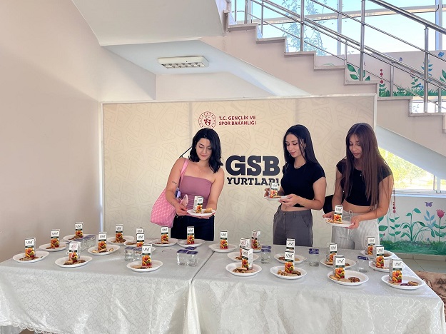 ÖĞRENCİLERE İKRAMLI ‘HOŞGELDİN KARŞILAMASI’